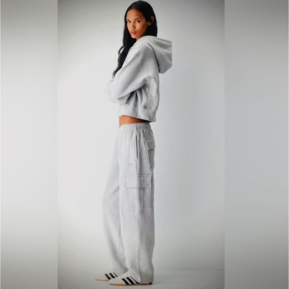 Aritzia TNA Cozy Sweatfleece Mega Cargo™ Women’s Sweatpant Jogger in XS